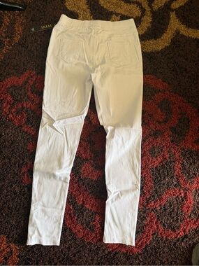 White Skinny Pants Back Pocket Detail